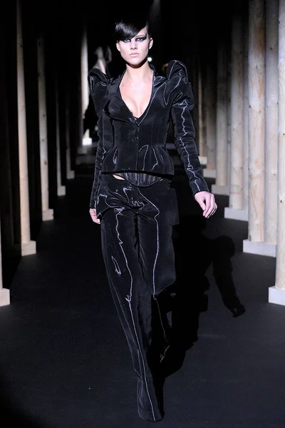 Look 3